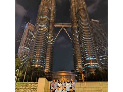 Siswa Labschool sedang di Twin Tower Malaysia