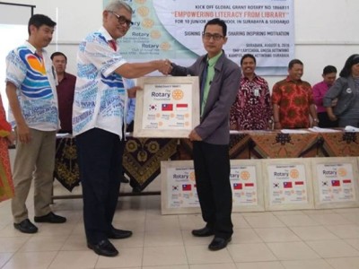 Penghargaan The Best Empowering Literacy From Library